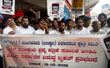 ನೀಟ್ ಪರೀಕ್ಷೆಯ ಪ್ರಶ್ನೆ ಪತ್ರಿಕೆ ಸೋರಿಕೆ ಆಗಿರುವ ಹಿನ್ನೆಲೆಯಲ್ಲಿ ಎನ್ ಎಸ್ ಯುಐ ಉಳ್ಳಾಲ ಘಟಕ ವತಿಯಿಂದ ಸೋಮವಾರ ತೊಕ್ಕೊಟ್ಟು ಜಂಕ್ಷನ್ ನಲ್ಲಿ ಪ್ರತಿಭಟನೆ ನಡೆಯಿತು.