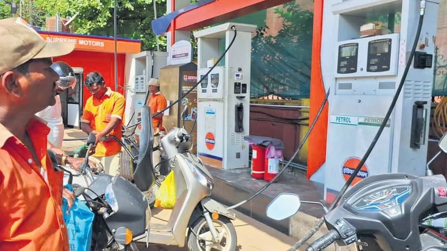ಮತ್ತೆ ಏರಿದ ಇಂಧನ ದರ: ಪೆಟ್ರೋಲ್, ಡೀಸೆಲ್ ಬೆಲೆಯಲ್ಲಿ ಭಾರೀ ಹೆಚ್ಚಳ; 2 ವಾರಗಳಲ್ಲಿ ರೂ. 7.5 ಏರಿಕೆ, ತೈಲ ಕಂಪನಿಗಳಿಂದ ವಾಹನ ಸವಾರರಿಗೆ ಮತ್ತೆ ಶಾಕ್..!