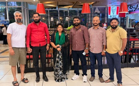 ಕರವೇ ರಾಜ್ಯ ಕಾರ್ಯದರ್ಶಿ ಯುವ ಮುಖಂಡ  ಮೌಶೀರ್ ಸಾಮಣಿಗೆ ಅವರನ್ನು ರೈತ ರಾಜ್ಯ ಮಹೀಳಾ ಅದ್ಯಕ್ಷ ಮಂಜಿಳಾ ಪೂಜಾರ್ ಬೇಟಿ
