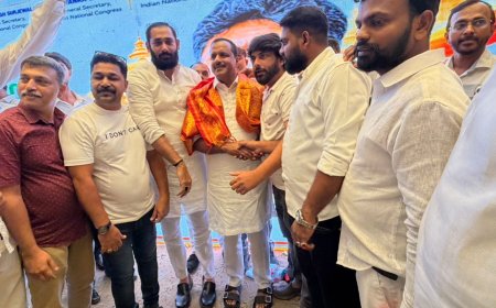 ನೂತನ ಆರೋಗ್ಯ ಸಚಿವರಾದ ಸನ್ಮಾನ್ಯ ಹಾಜಿ ಯುಟಿ ಖಾದರ್ ಅರಮನೆ ಮೈದಾನದಲ್ಲಿ ನಾಯಕ ಮೋಸಿರ್ ಅಹಮದ್ ಸಾಮಾನಿಗೆ ನೇತೃತ್ವದಲ್ಲಿ ಸನ್ಮಾನ