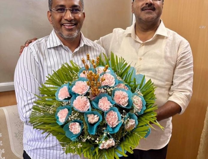 Inayat Ali ಆರೋಗ್ಯ ಸಚಿವ U T ಖಾದರ್ ಹಾಜಿ ಅವರನ್ನು ಭೇಟಿಯಾಗಿ ಶುಭ ಹಾರೈಸಿದರು