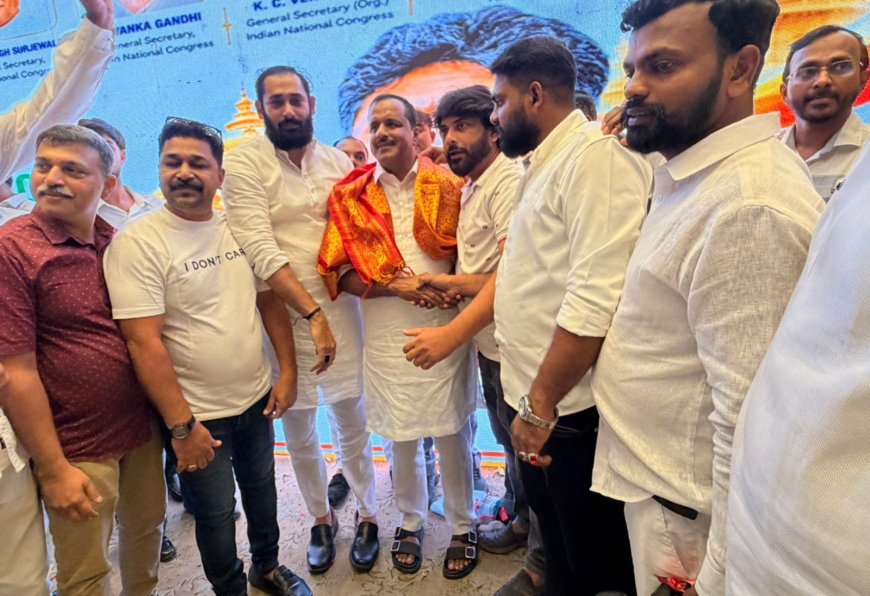 ನೂತನ ಆರೋಗ್ಯ ಸಚಿವರಾದ ಸನ್ಮಾನ್ಯ ಹಾಜಿ ಯುಟಿ ಖಾದರ್ ಅರಮನೆ ಮೈದಾನದಲ್ಲಿ ನಾಯಕ ಮೋಸಿರ್ ಅಹಮದ್ ಸಾಮಾನಿಗೆ ನೇತೃತ್ವದಲ್ಲಿ ಸನ್ಮಾನ